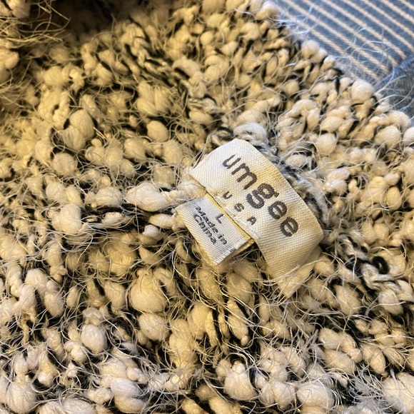 Large Umgee sweater - Picture 4 of 5